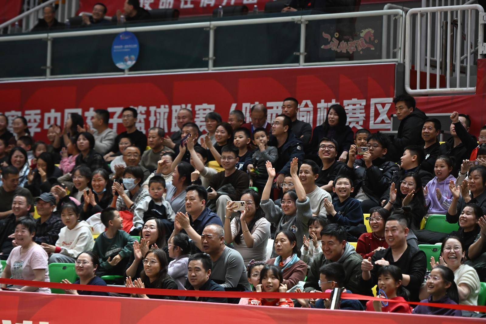 清晨CBA季后赛传出新动向；亚特兰大刷新队史纪录；管理层表态：气氛紧张；资深球员宣示担当的简单介绍-开云体育官网